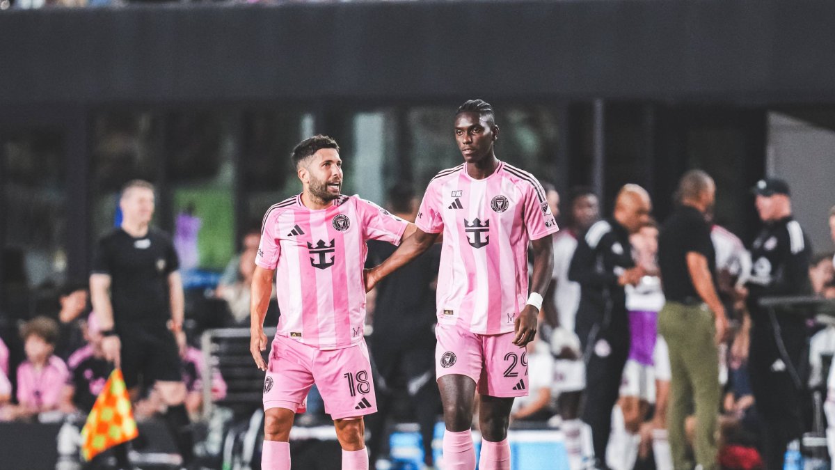 Allen Obando (d) comparte delantera con Messi y Suárez en Inter Miami.