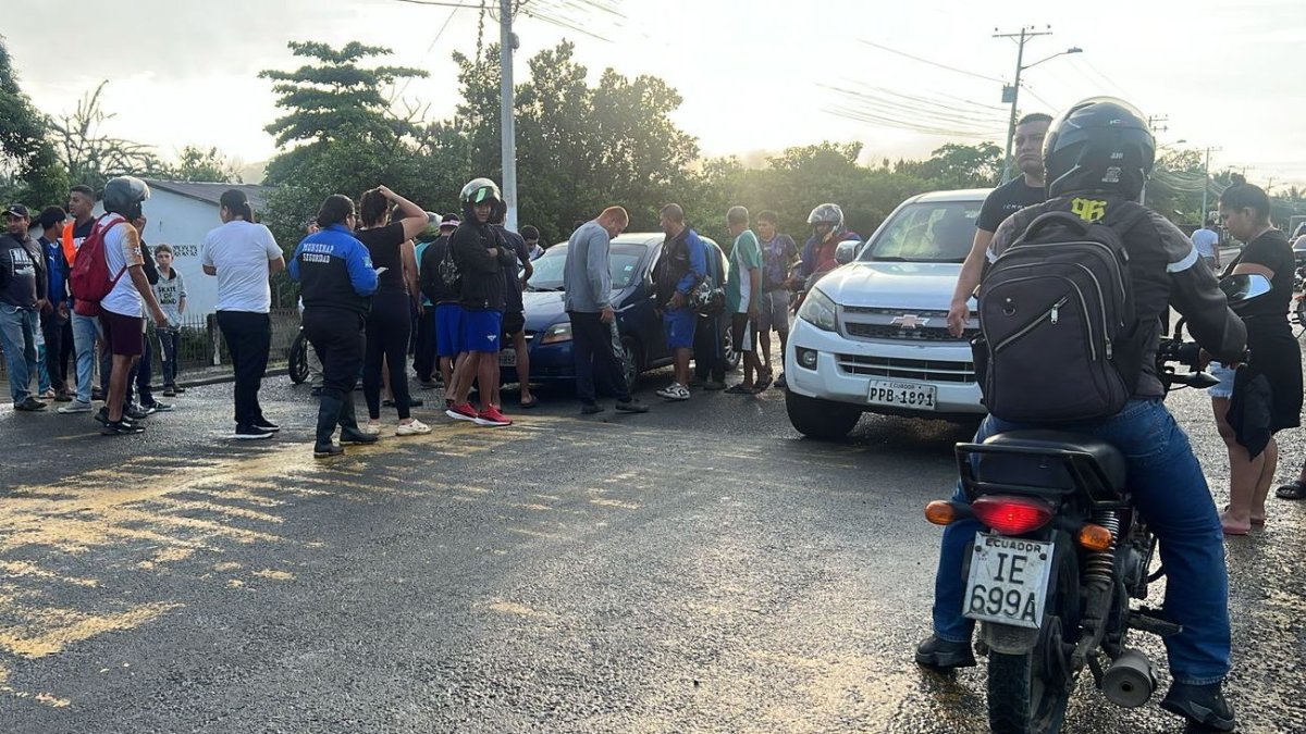 La escena generó conmoción entre decenas de transeúntes y residentes del sector.