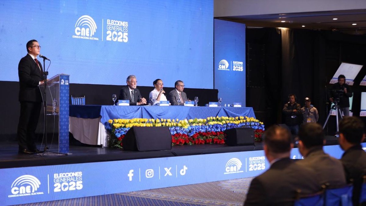 El CNE hará cadenas nacionales periódicas para actualizar el avance del escrutinio.