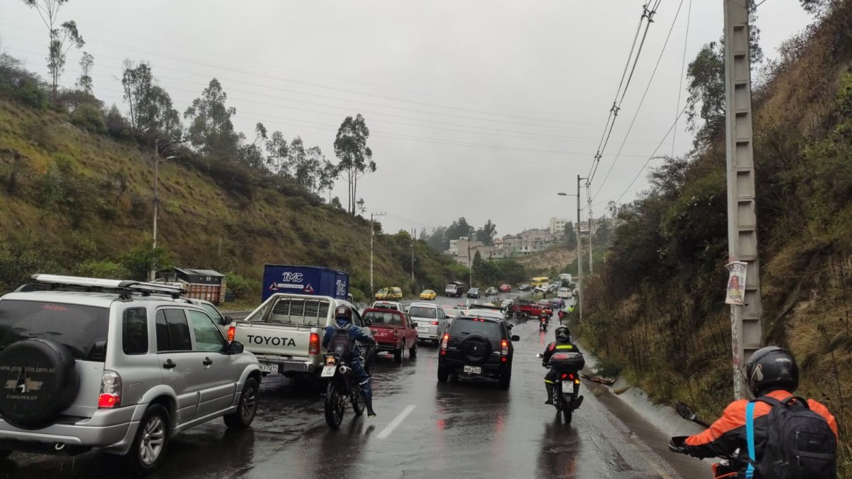 El Pico y Placa busca reducir la congestión vial en la capital a horas pico. Hay multas para quienes incumplen la medida.