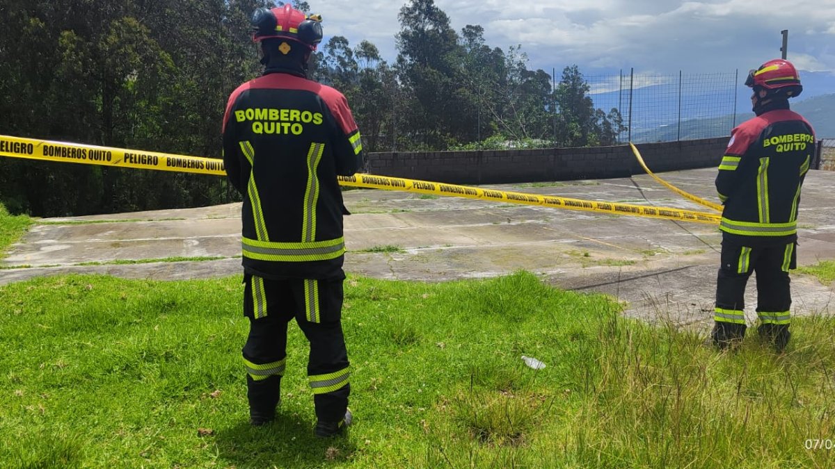 El Cuerpo de Bomberos de Quito y el COEQUITO acudieron a Conocoto para atender el tamaño registrado por las lluvias.