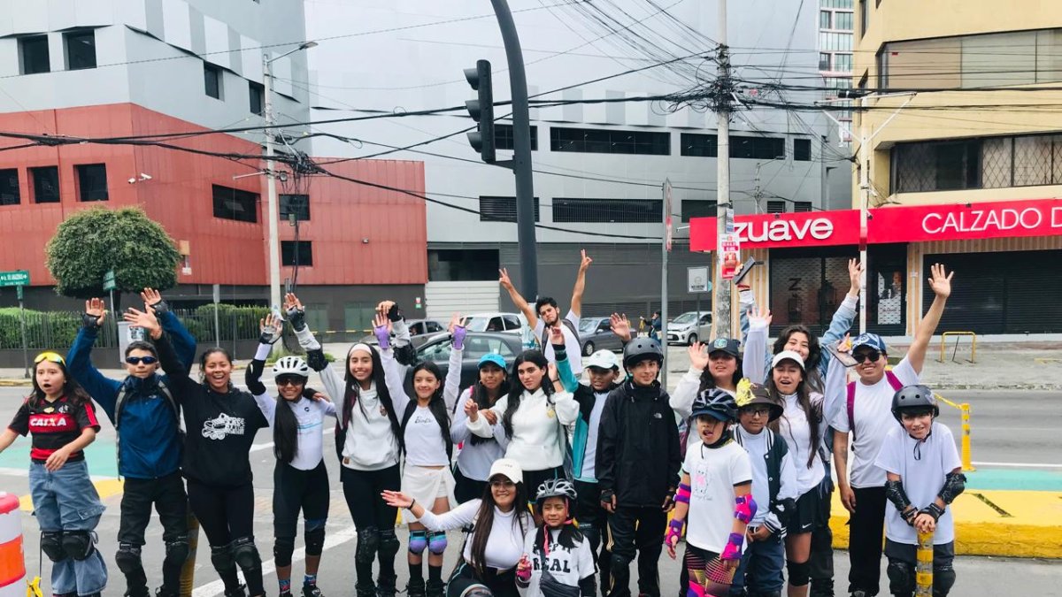 Quito Patina organizó una rodada el 6 de abril por calles de la capital de la República, a propósito del Global Roller Day.