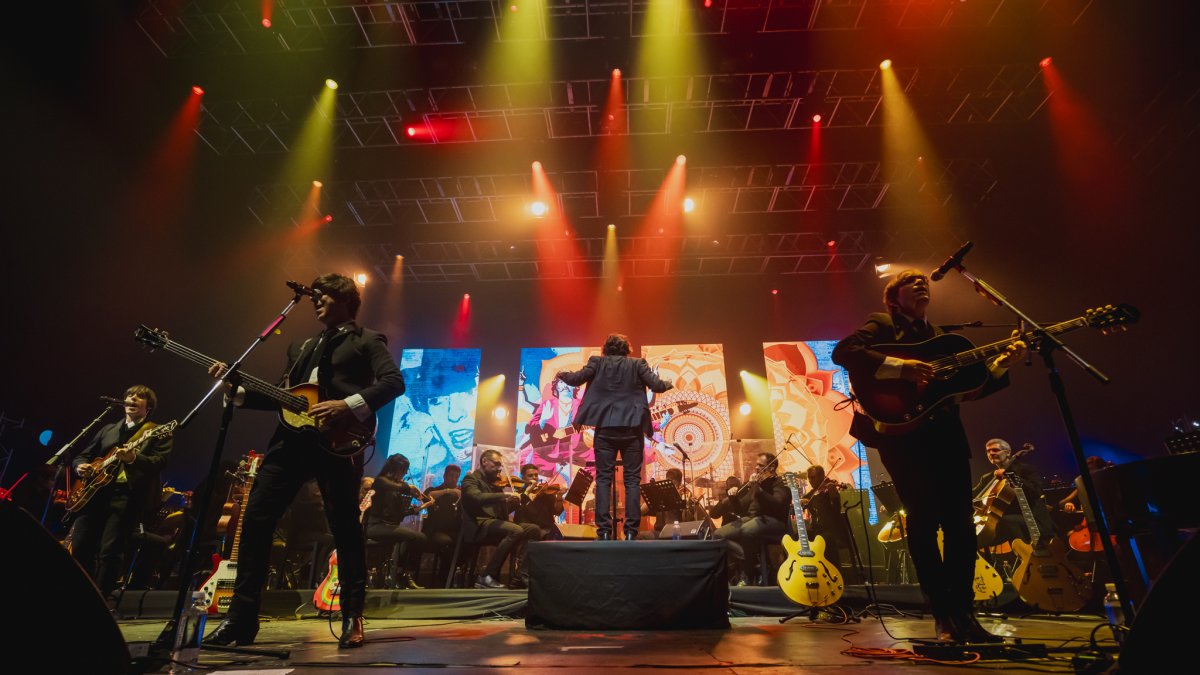 Veinte músicos son parte del espectáculo musical.