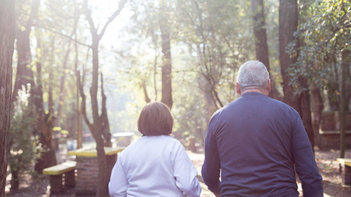 Imagen referencial de adultos mayores.