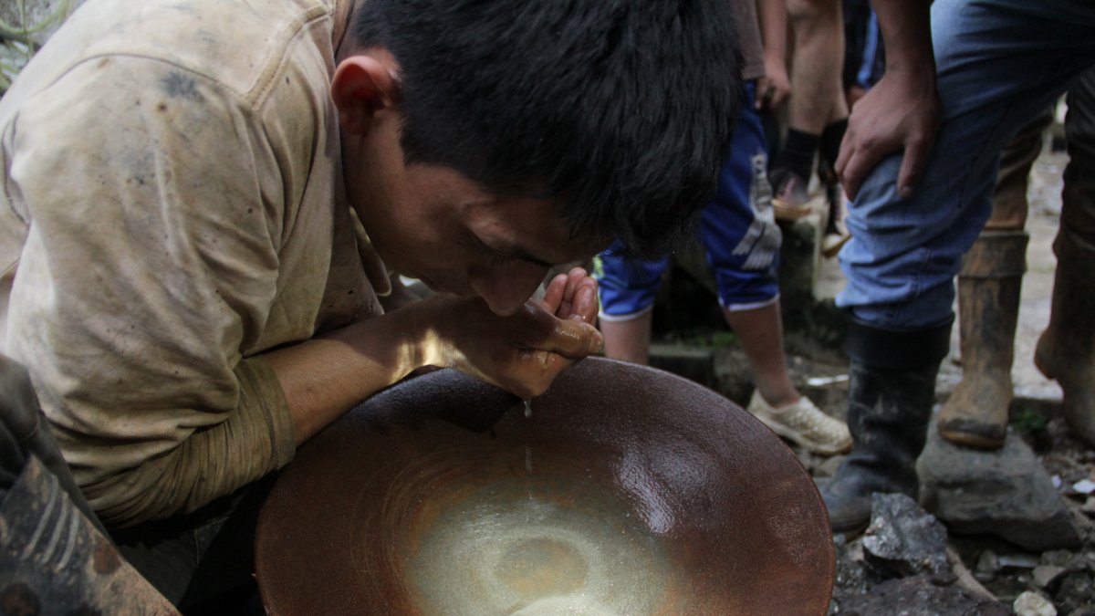 Mineros informales de Bella Rica y Ponce Enríquez, en Ecuador.