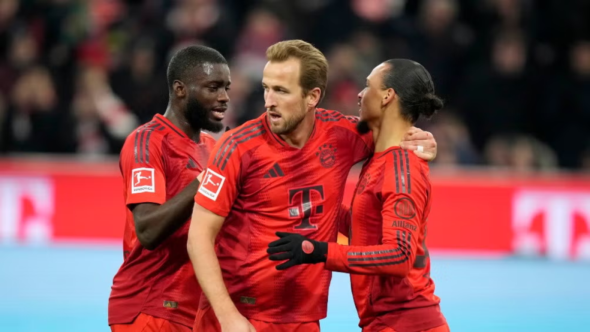 Harry Kane (c) es el hombre gol de Bayern Múnich en la Champions League