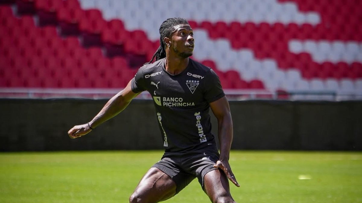 El haitiano Ricardo Adé se alista para ser titular en la defensa de Liga de Quito.