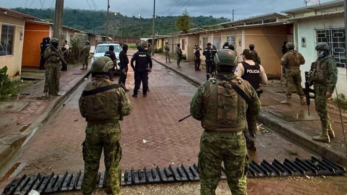 Desde inicios de 2023, las Fuerzas Armadas y Policía Nacional realizan patrullajes conjuntos en las zonas más violentas del Ecuador.