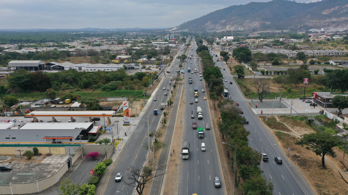 La vía a la costa pasará a ser controlada por agentes de la Comisión de Tránsito del Ecuador (CTE).