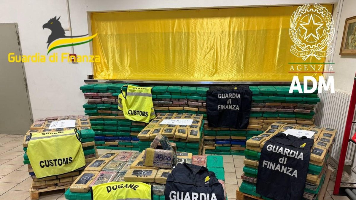 Las autoridades italianas ha confiscado 2.000 kilos de cocaína encontrada en un contenedor en el puerto de Livorno (noroeste) procedente de Ecuador