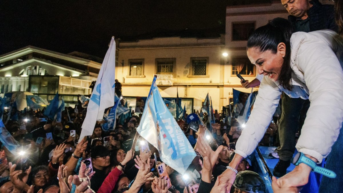 La candidata Luisa González está cerrando campaña en diferentes ciudades.