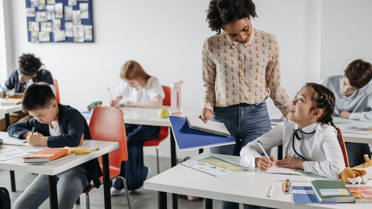 13 de abril: Día del Maestro en Ecuador, un tributo a quienes educan con pasión
