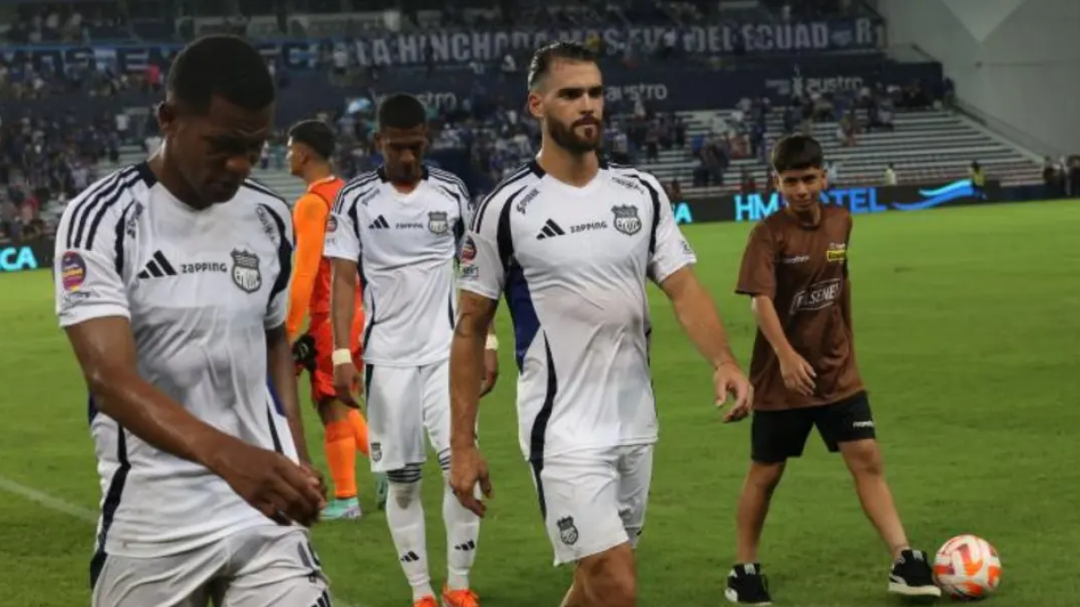 Jugadores de Emelec salieron desilusionados luego de empatar 1-1 contra Manta en la LigaPro