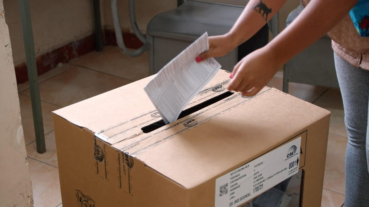 Las multas y sanciones por no cumplir con el voto obligatorio serán un factor clave en las elecciones presidenciales 2025 en Ecuador.