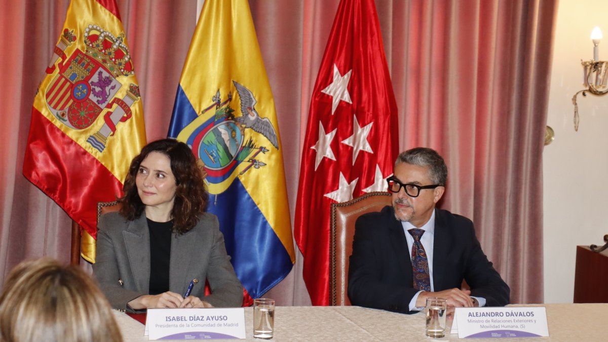 Isabel Díaz Ayuso estpa en Ecuador y asistió a la firma de la ratificación.