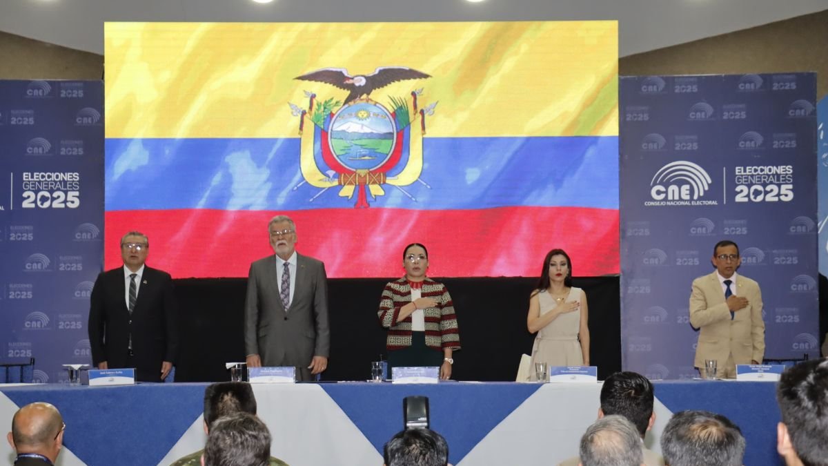 Autoridades del CNE anunciaron el inicio de la jornada de elecciones en recintos carcelarios.