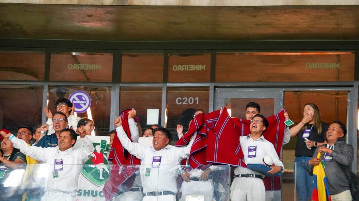 Directivos de Mushuc Runa en el estadio Mineirao.