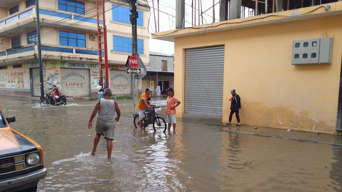 Así amanecieron las calles de El Laurel, en Daule, tras el último aguacero registrado.