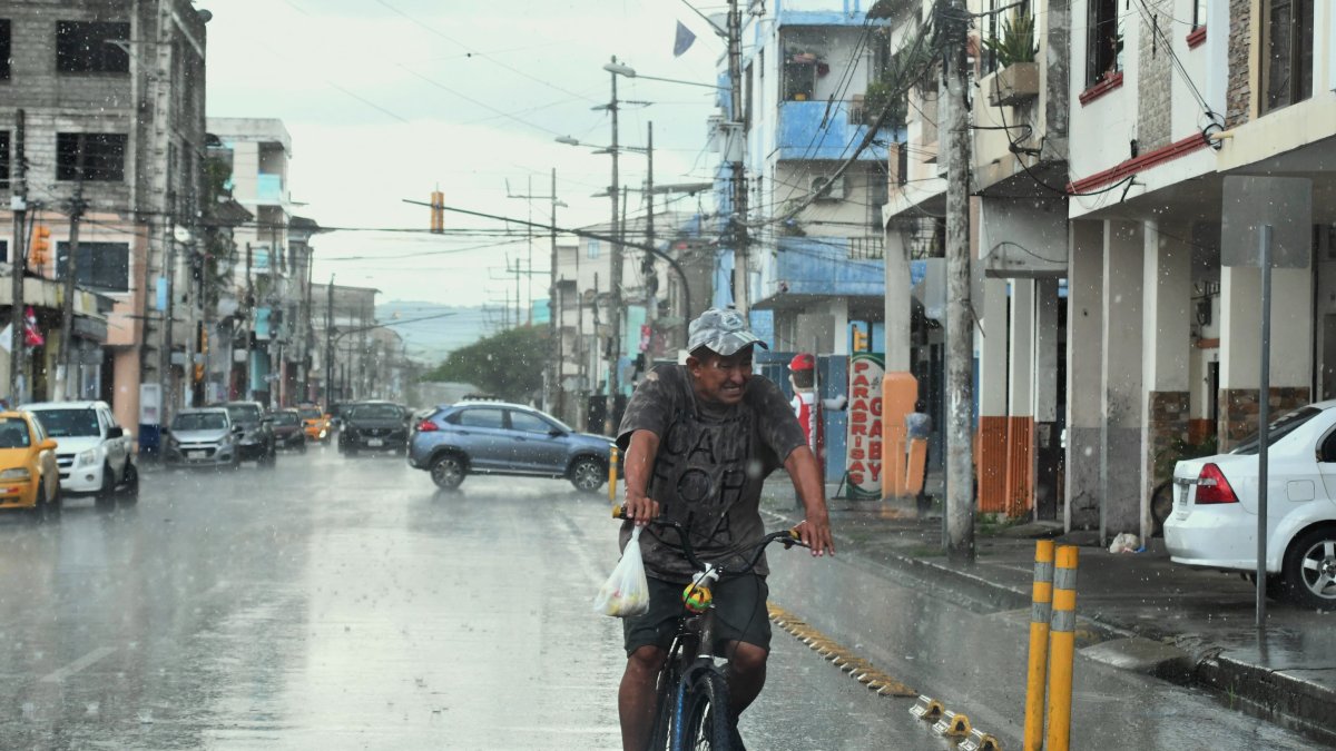Para la madrugada de este 11 de abril, el Inamhi pronostica que las lluvias se repetirán.