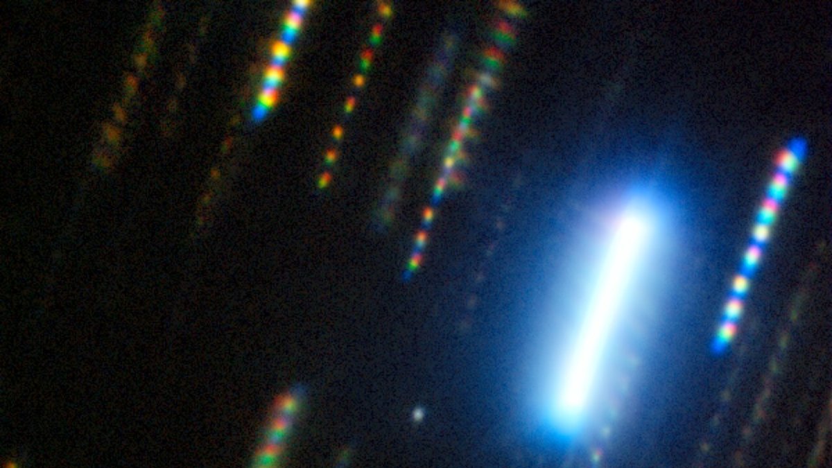 Imagen compuesta del asteroide 2024 YR4 capturada con el telescopio Gemini Sur (Chile) en febrero de 2025. 