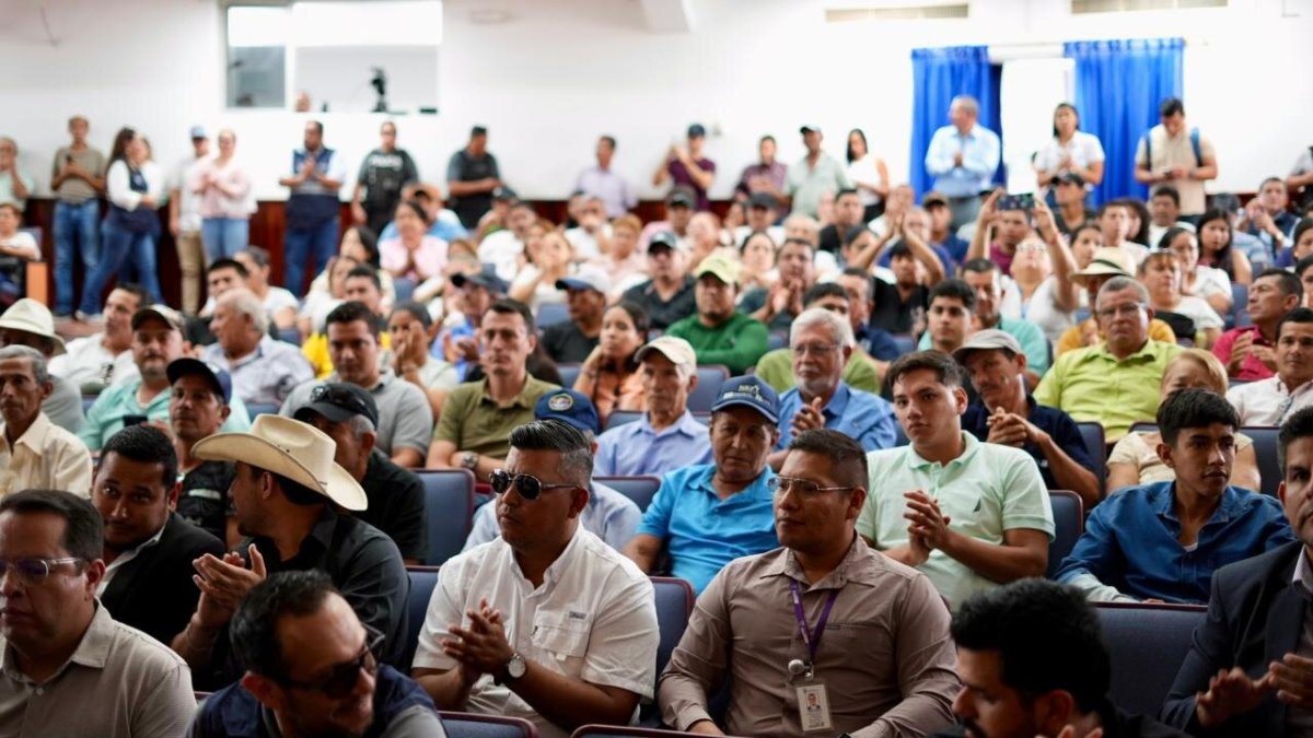 Un grupo de agricultores en Manabí conocieron el nuevo sistema de registro para exportar a Europa.