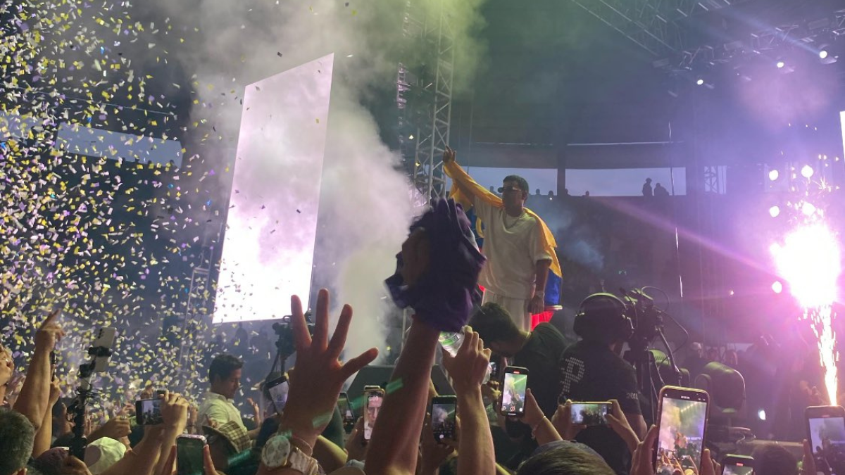 Tito El Bambino estuvo en el cierre de campaña de Daniel Noboa.