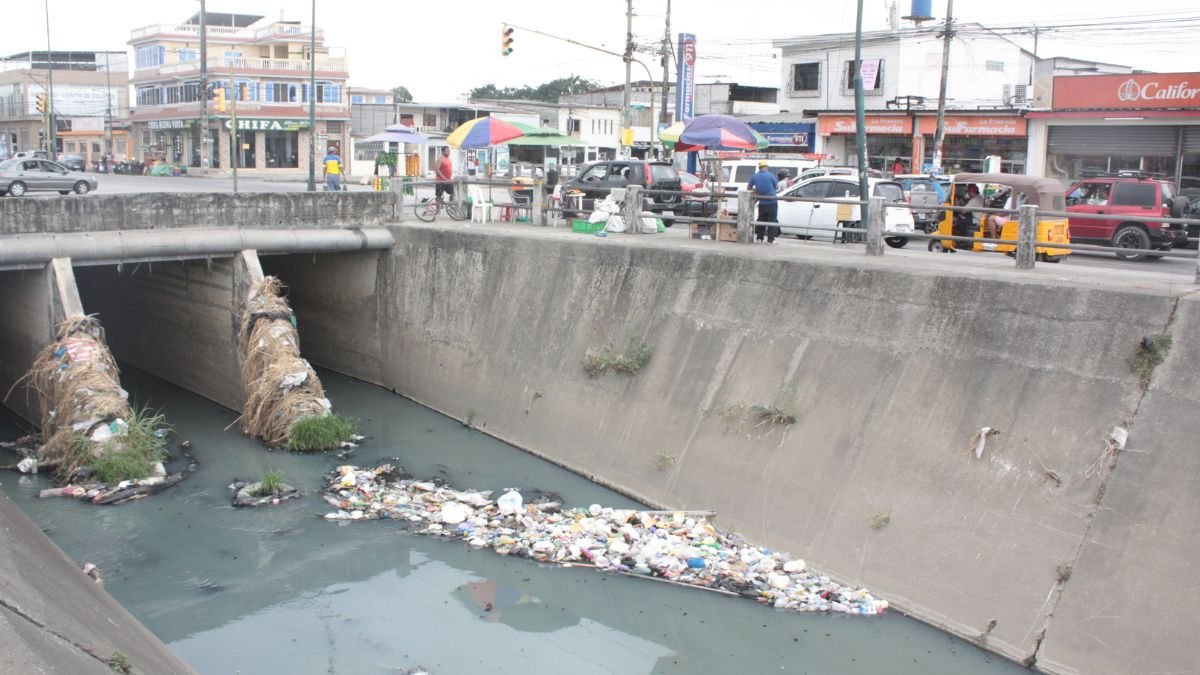 Desaparecido cayó en zanja de Mucho Lote 1.