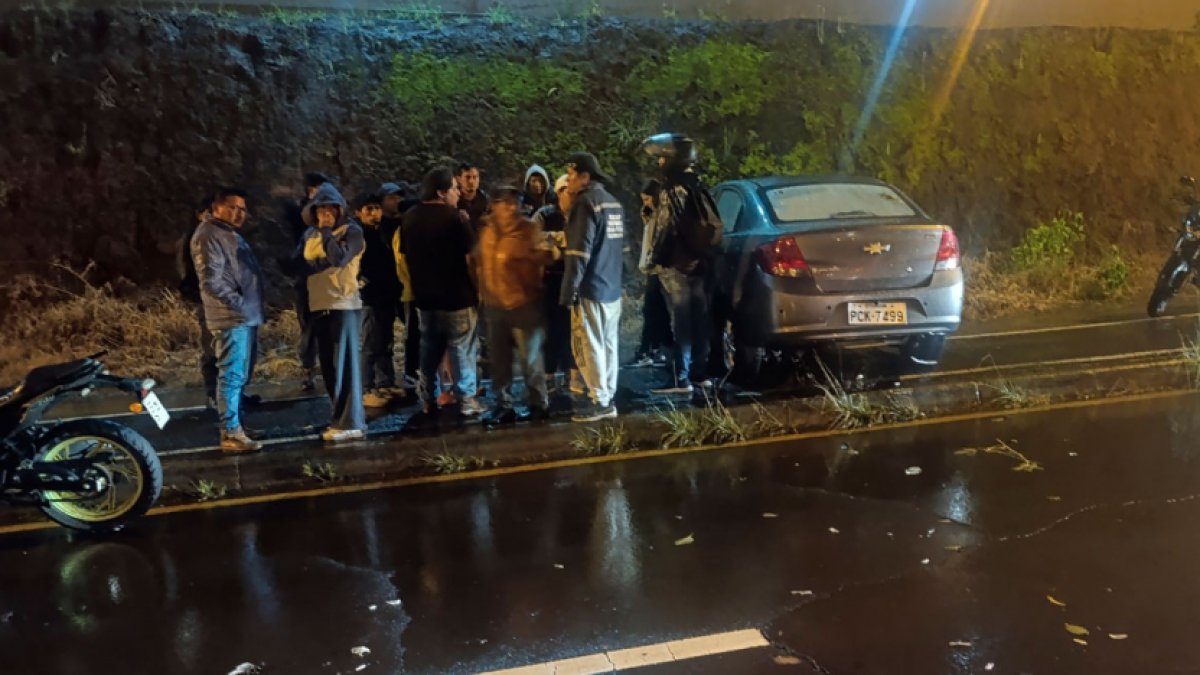 El accidente ocurrió en la Ruta Viva, en el sector de Puembo.