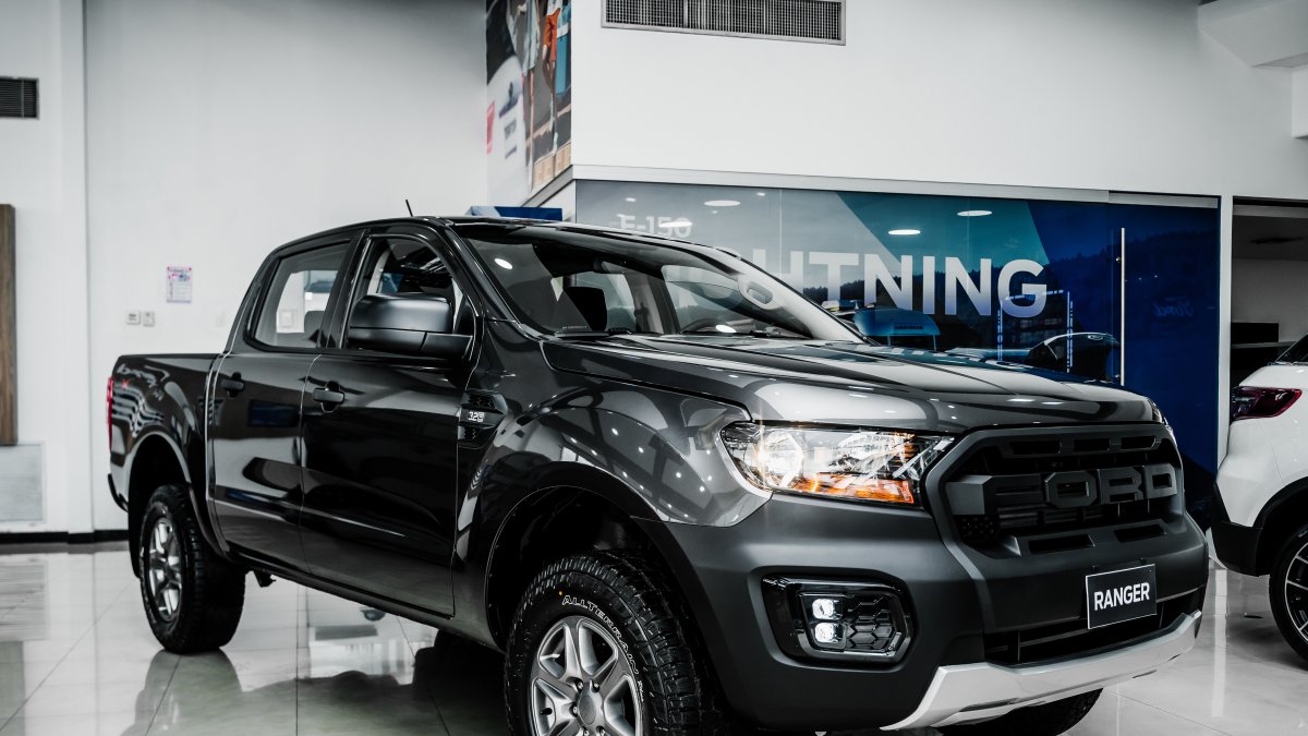 Una camioneta de una marca que es de Estados Unidos.