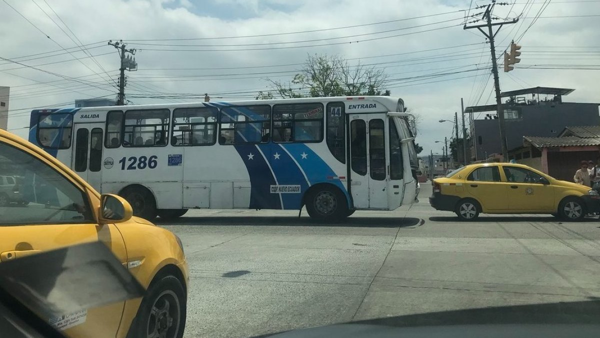Líneas de buses que circulan por el CNE cambiarán su ruta.