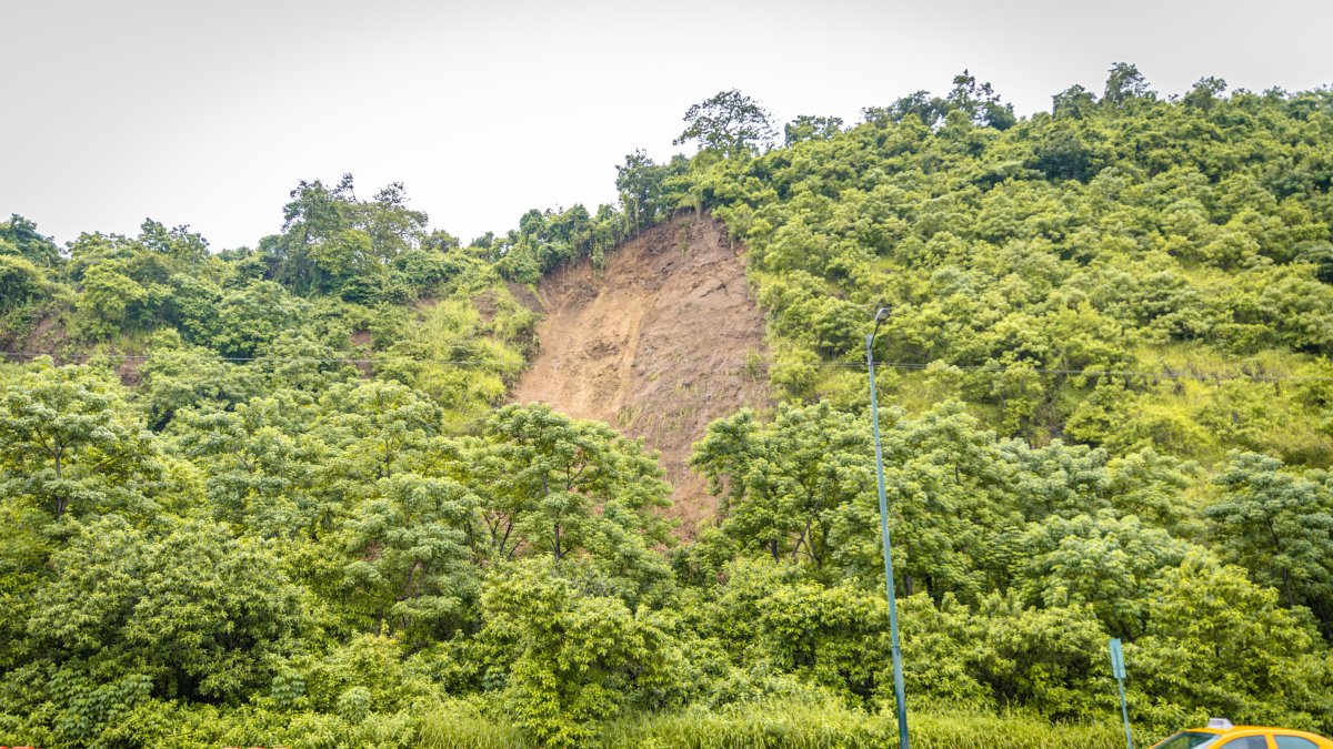 Cerca del túnel San Eduardo se registró el deslizamiento.