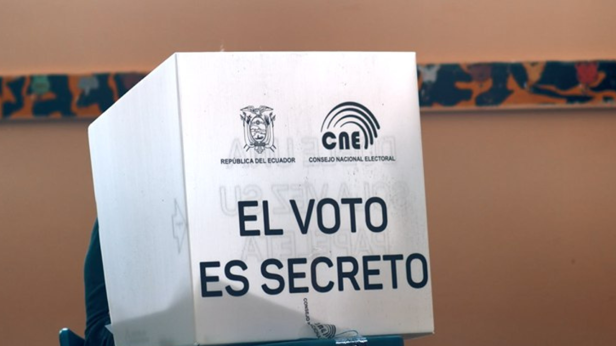 Unidades educativas y espacios comunitarios están siendo adaptados como nuevos puntos de votación en las zonas más golpeadas por el invierno.