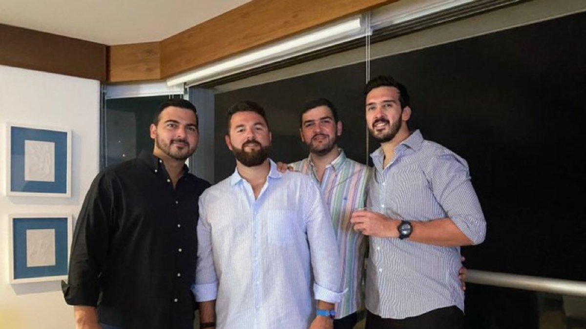 Aquiles Álvarez, alcalde de Guayaquil, y sus hermanos.