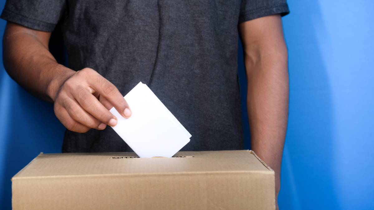 Los ciudadanos ecuatorianos tienen hasta las 17:00 horas para votar en la jornada electoral de este domingo 13 de abril.