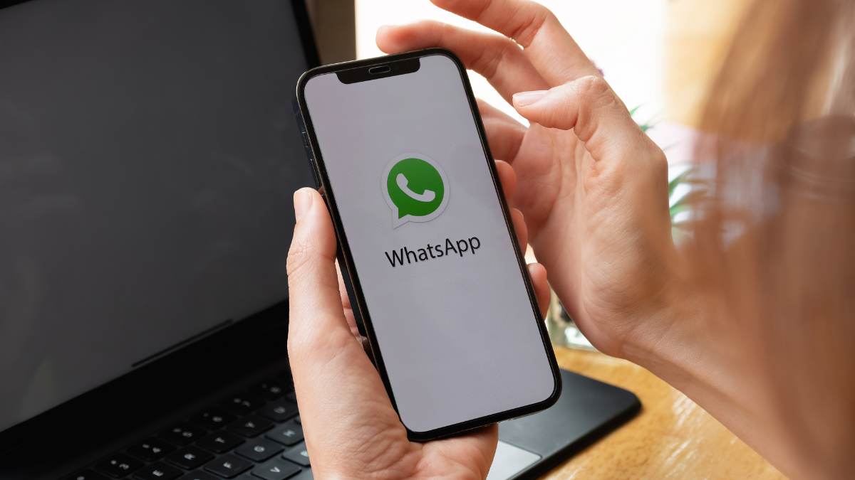 Usuarios en Ecuador y otros países reportaron errores al enviar mensajes por WhatsApp durante la caída global del servicio.