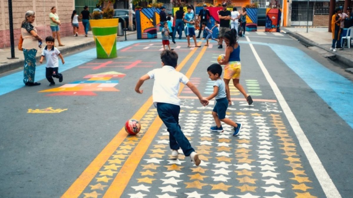 En el suburbio, hay iniciativa para pacificar las calles.