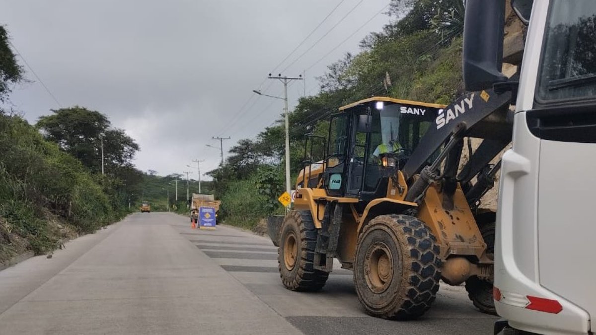 Imagen referencial de la vía Cuenca-Girón-Pasaje.