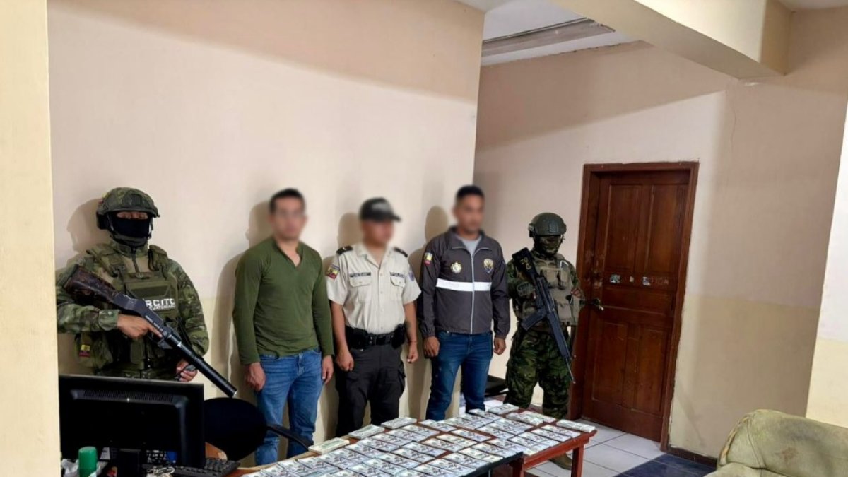 Detención de ciudadano peruano, a quien se le incautaron miles de dólares.