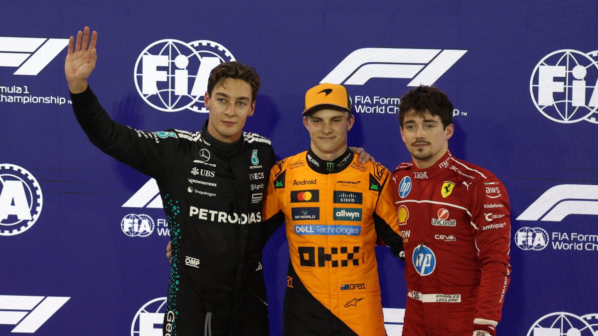 Oscar Piastri de MacLaren (c), George Russell de Mercedes (i) y Charles Leclerc de Ferrari será el orden de partida de Baréin.