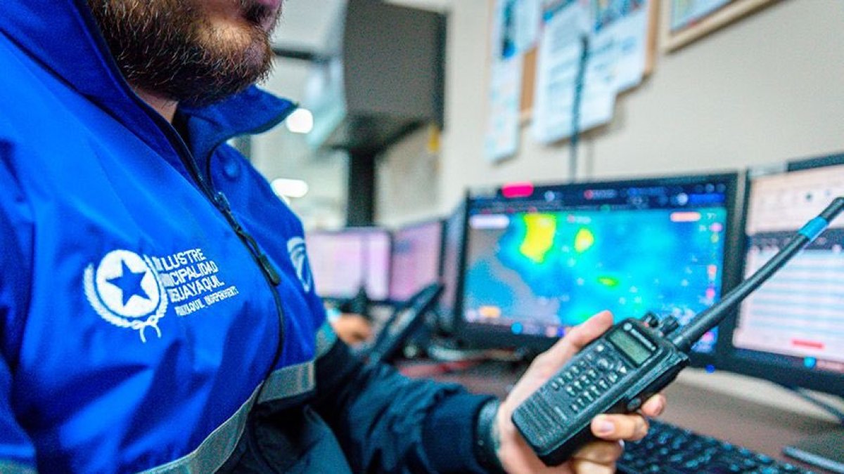 Referencial. Agentes municipales vigilan las cámaras de Segura EP.