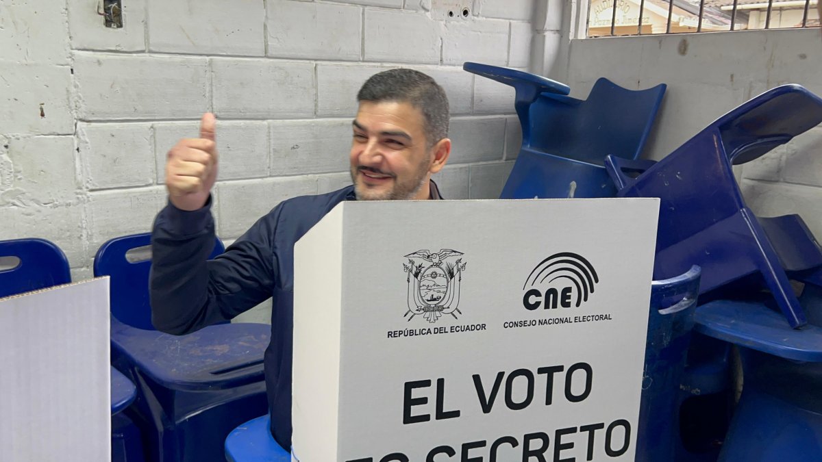 Aquiles Álvarez ejerció su derecho al voto.