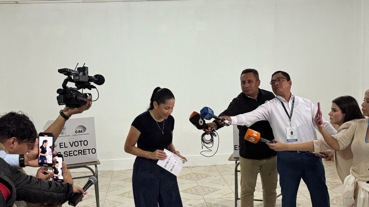 Luisa González ya ejerció su derecho al voto este 13 de abril de 2025.