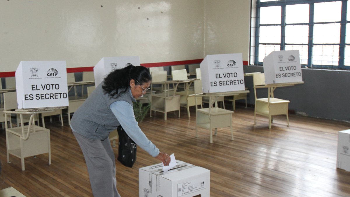 La jornada de votación en Cuenca se desarrolla con normalidad.