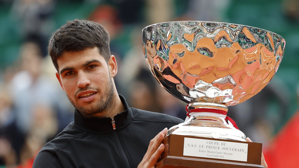Alcaraz coronado como campeón del Masters 1000 de Montecarlo tras remontar al italiano Lorenzo Musetti.