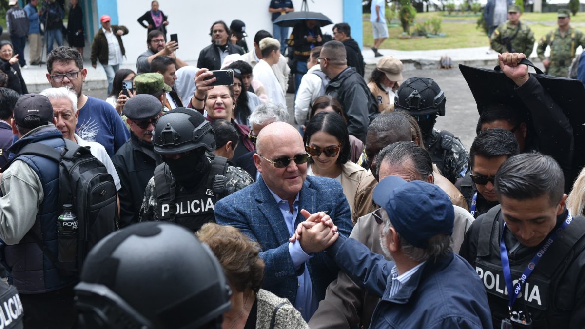 Diego Borja ejerció su derecho al votos.