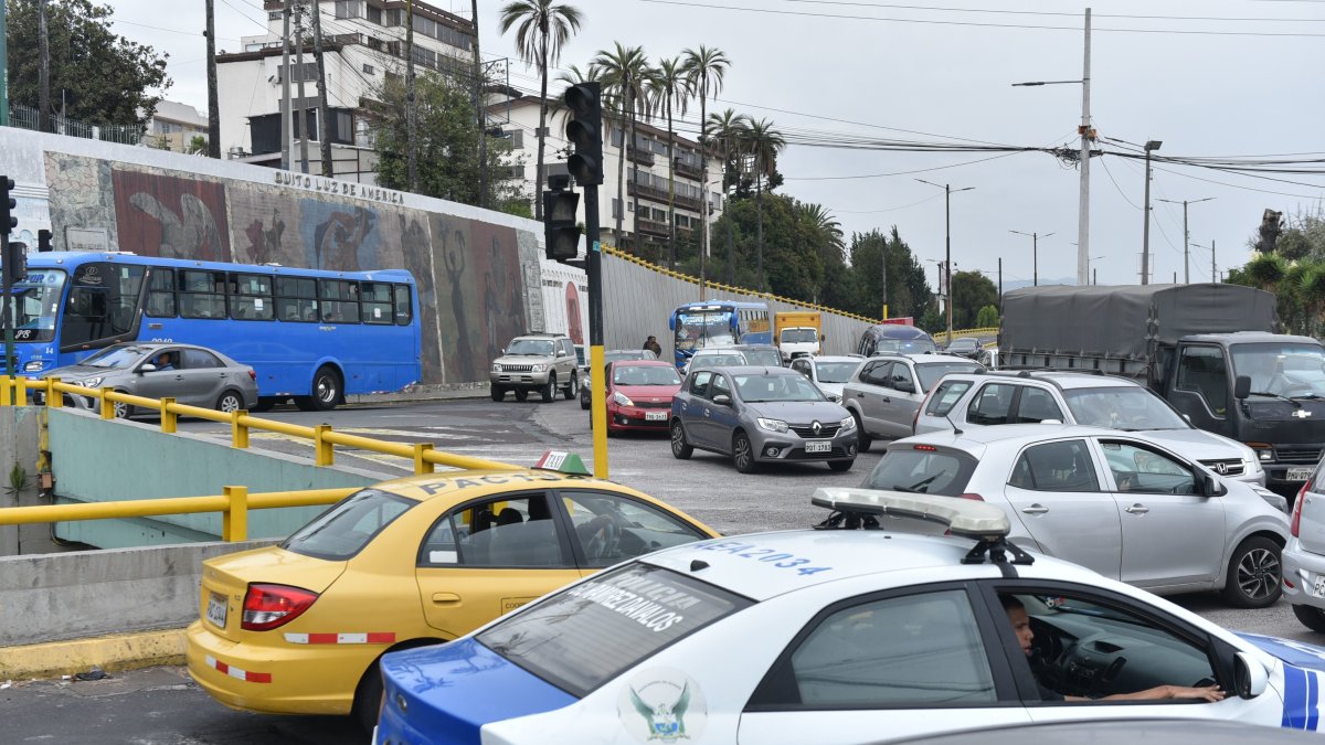 El Pico y Placa está en vigencia a diario de 06:00 a 09:30 y de 16:00 a 20:00.