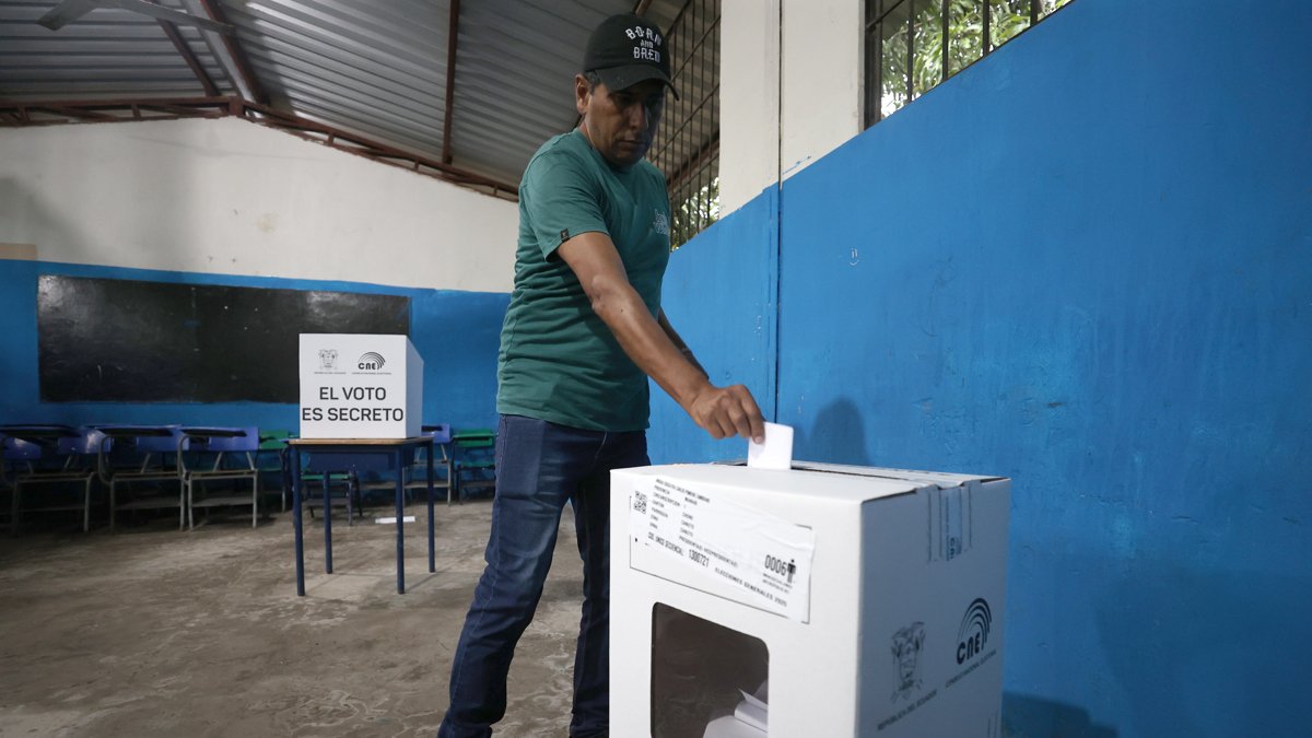 Las elecciones en Ecuador se desarrollan con normalidad este 13 de abril