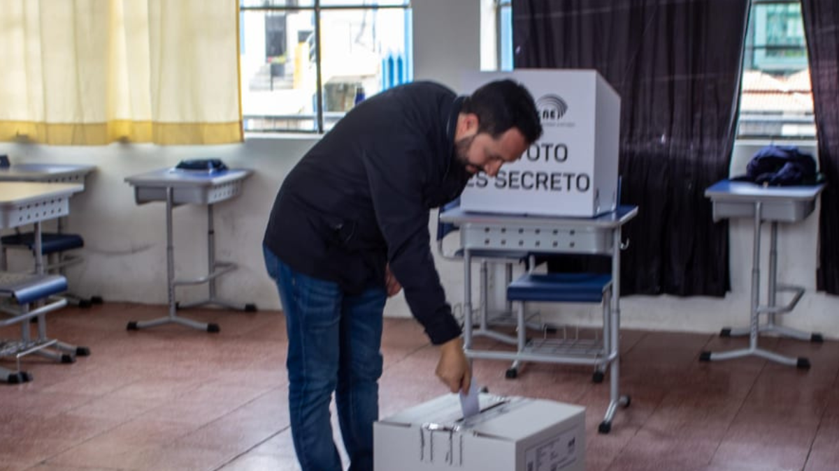 Adrián Castro, asambleísta electo de Azuay, habla de posturas políticas en el nuevo parlamento.