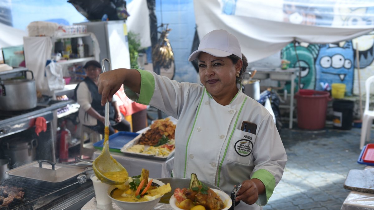 En la Plaza Cívica Eloy Alfaro se oferta la famosa fanesca y una variedad gastronómica