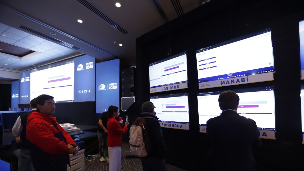 La página del CNE ya muestra los primeros resultados.